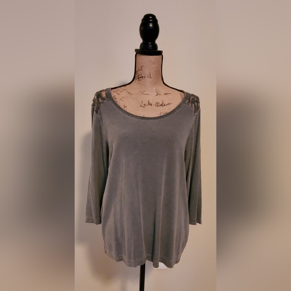 Woman's lace top